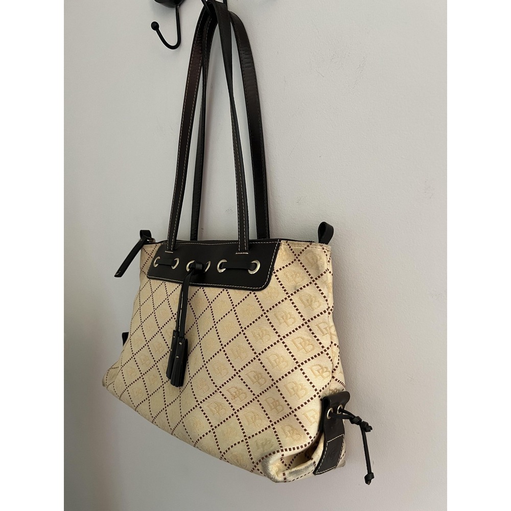 Dooney & Bourke Tote Bag Womens Medium Beige Logo Jacquard Leather Tassel - Picture 3 of 12